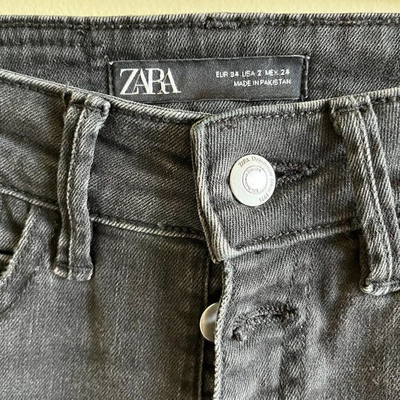 ZARA High Waist Button Fly Ankle Cropped Jeans Black Womens Size 2 Denim - Picture 6 of 9